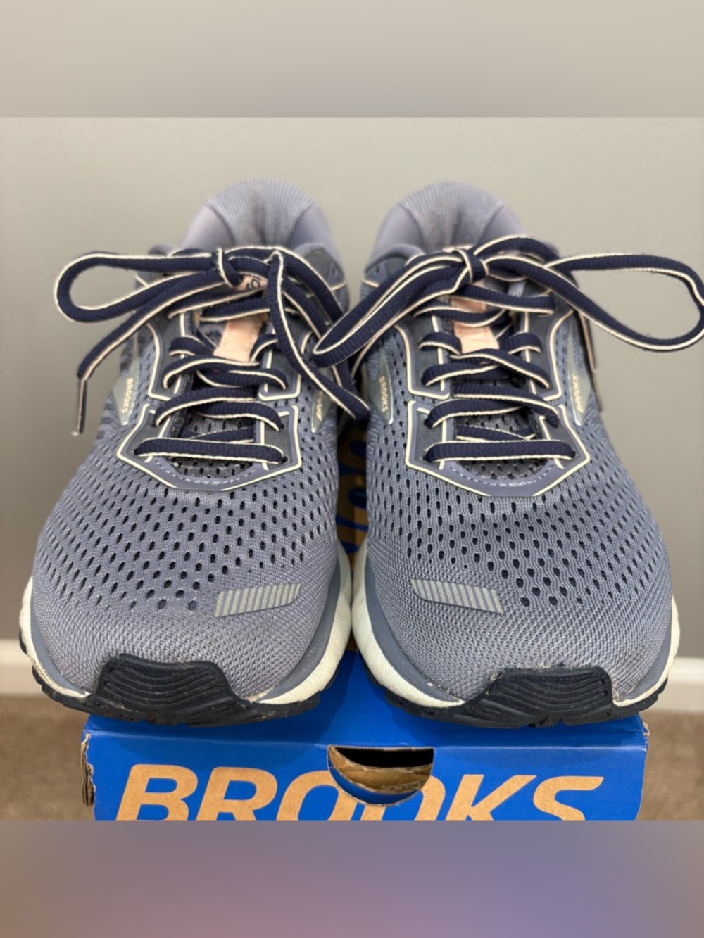 Brooks Ghost 12 Women’s Running Sneaker Sz 6 Greyish Lilac w Pink and Grey - Picture 2 of 9